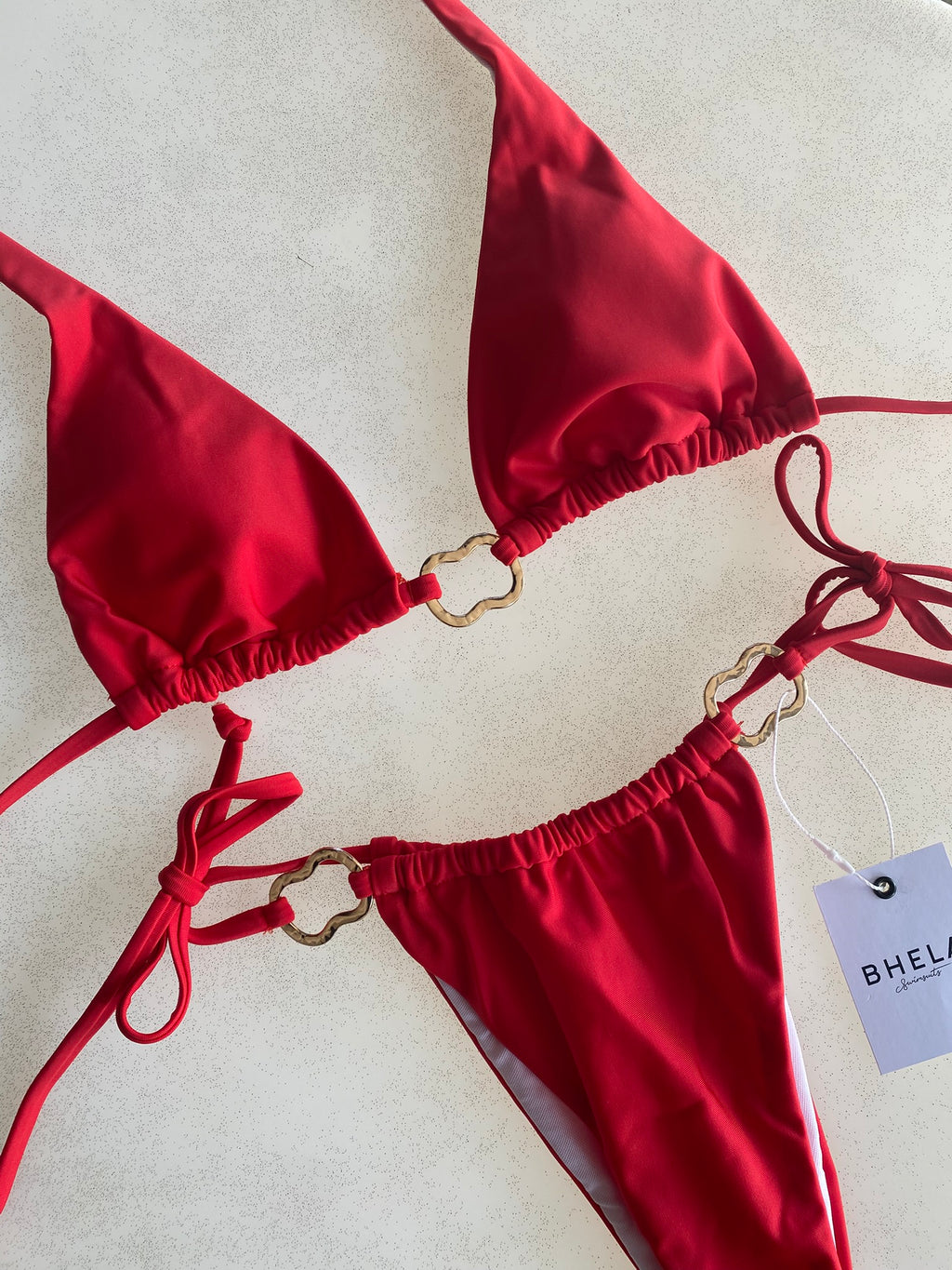 Bikini elegante rojo con argollas