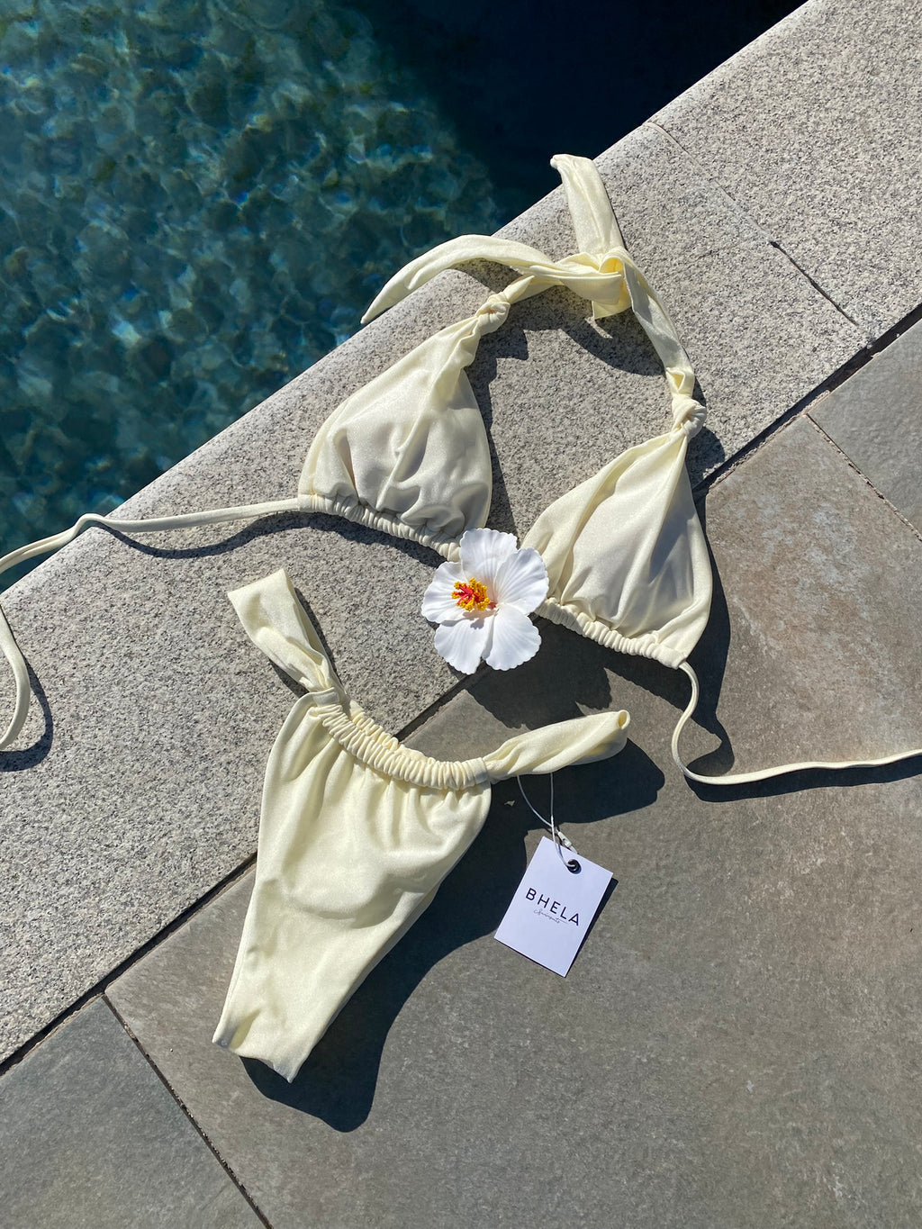 Bikini elegante blanco crema
