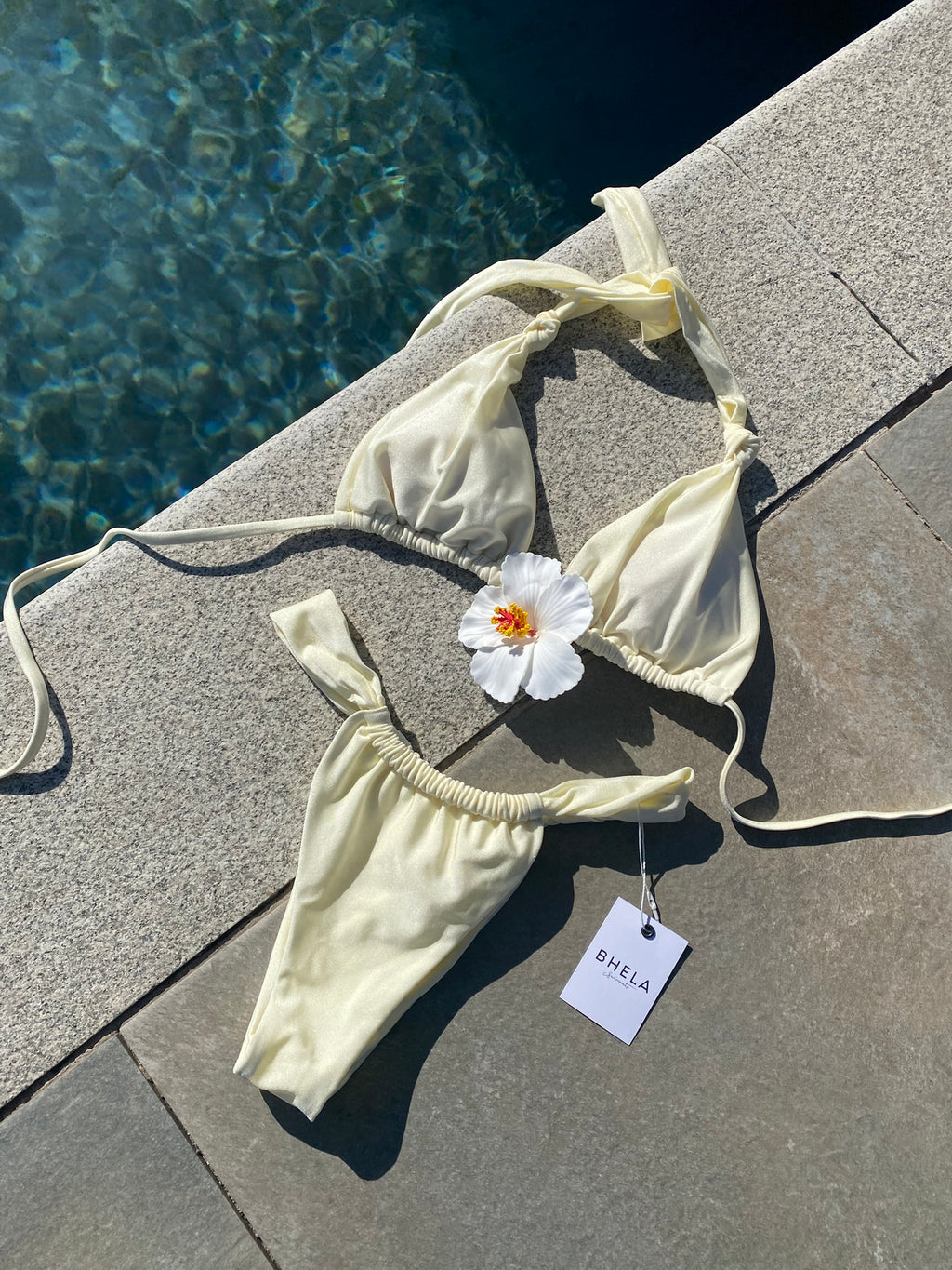 Bikini elegante blanco crema