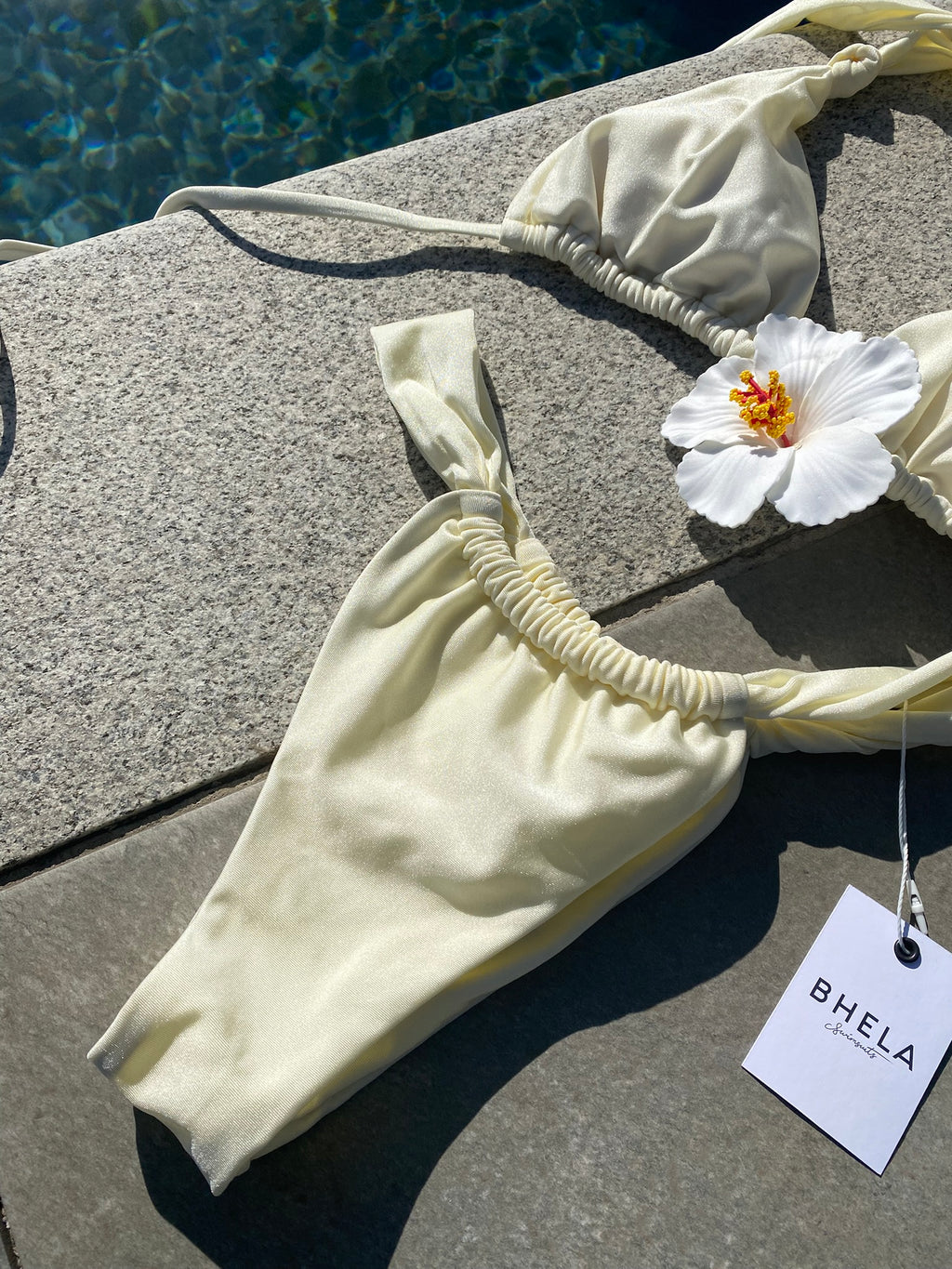 Bikini elegante blanco crema