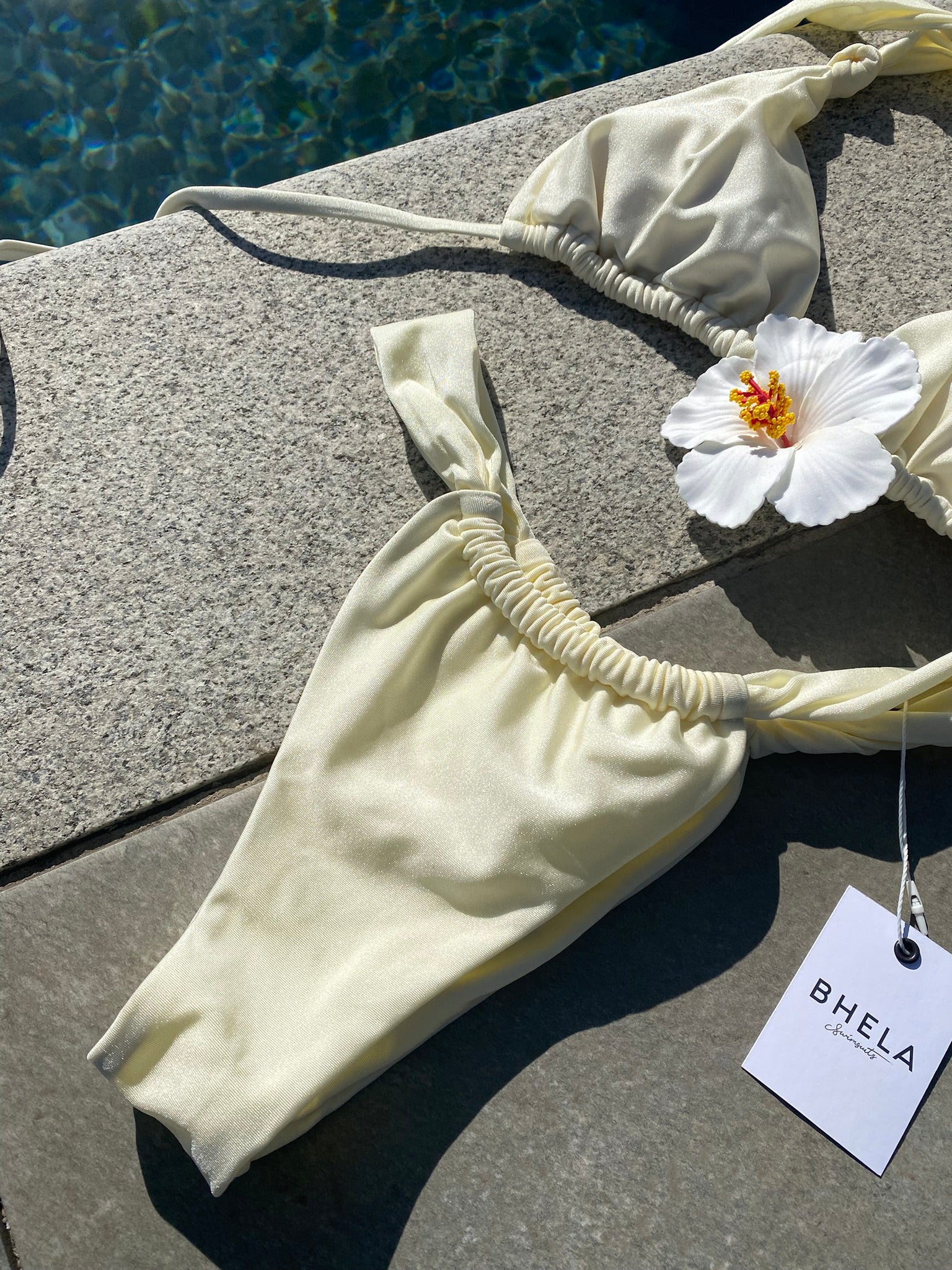 Bikini elegante blanco crema