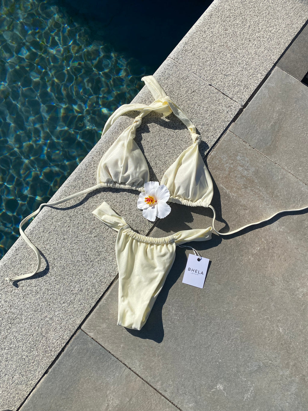 Bikini elegante blanco crema