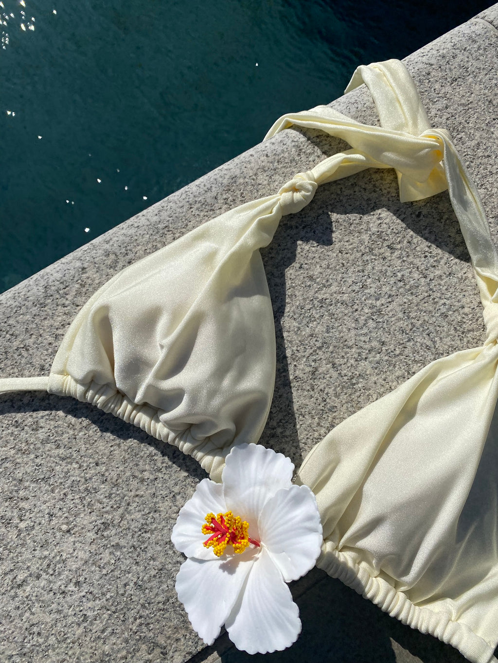 Bikini elegante blanco crema