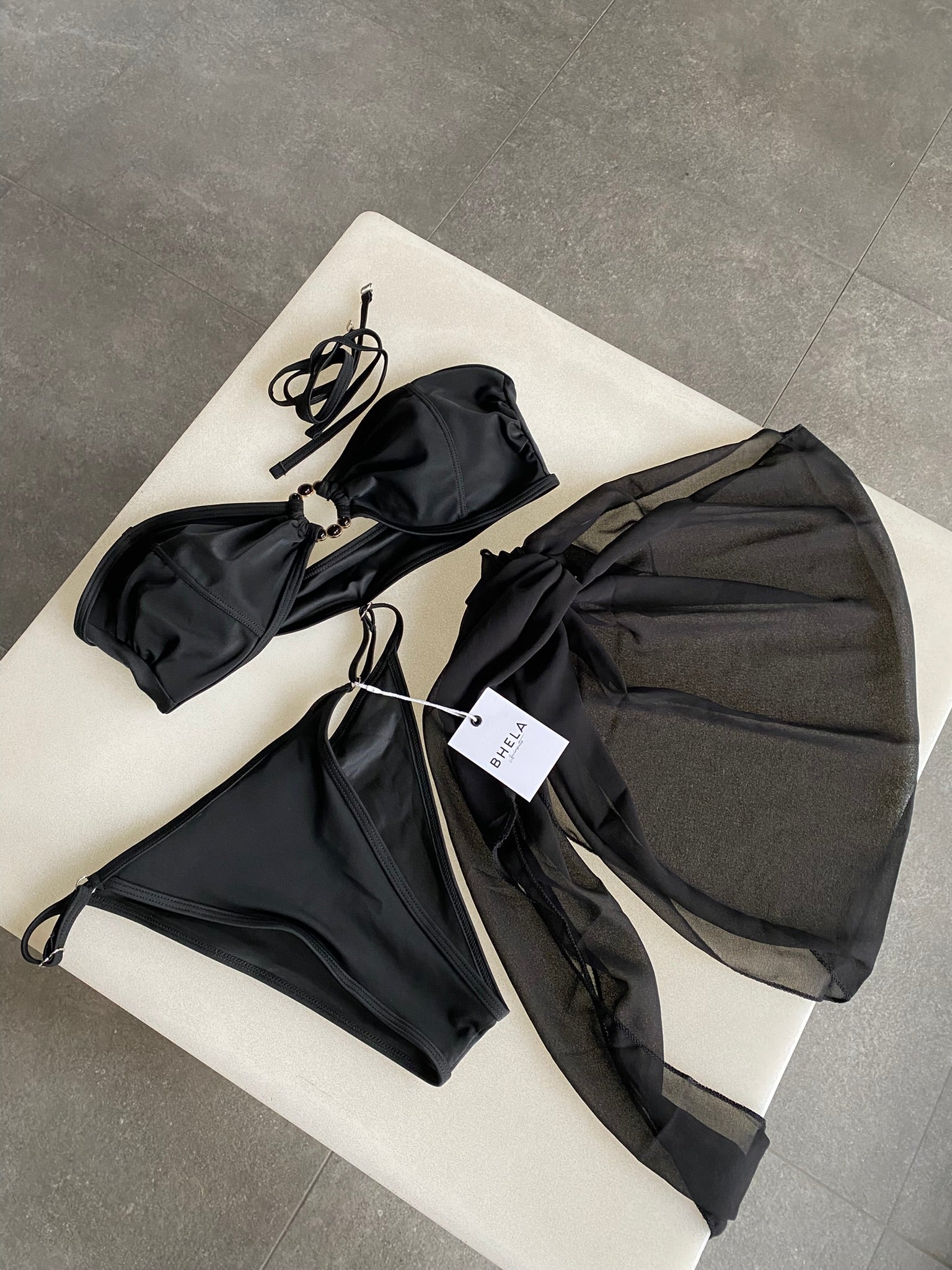 Conjunto 3 Piezas Bikini Strapless Negro con Pareo