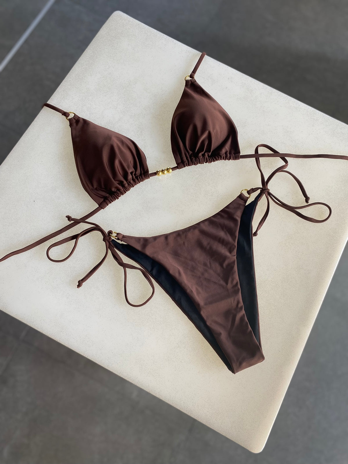 Bikini Goldie Babe Chocolate 3 piezas con Pareo