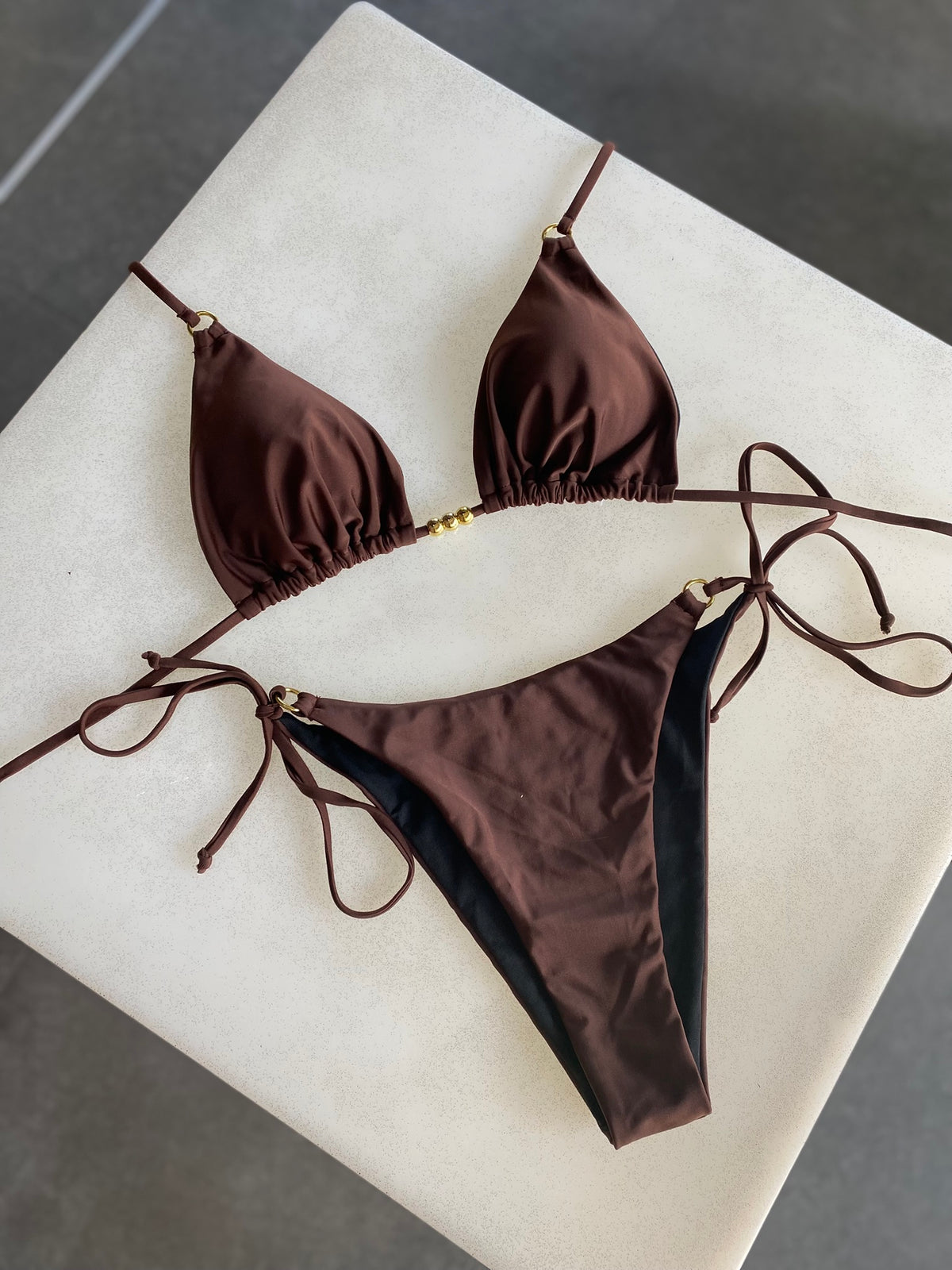Bikini Goldie Babe Chocolate 3 piezas con Pareo
