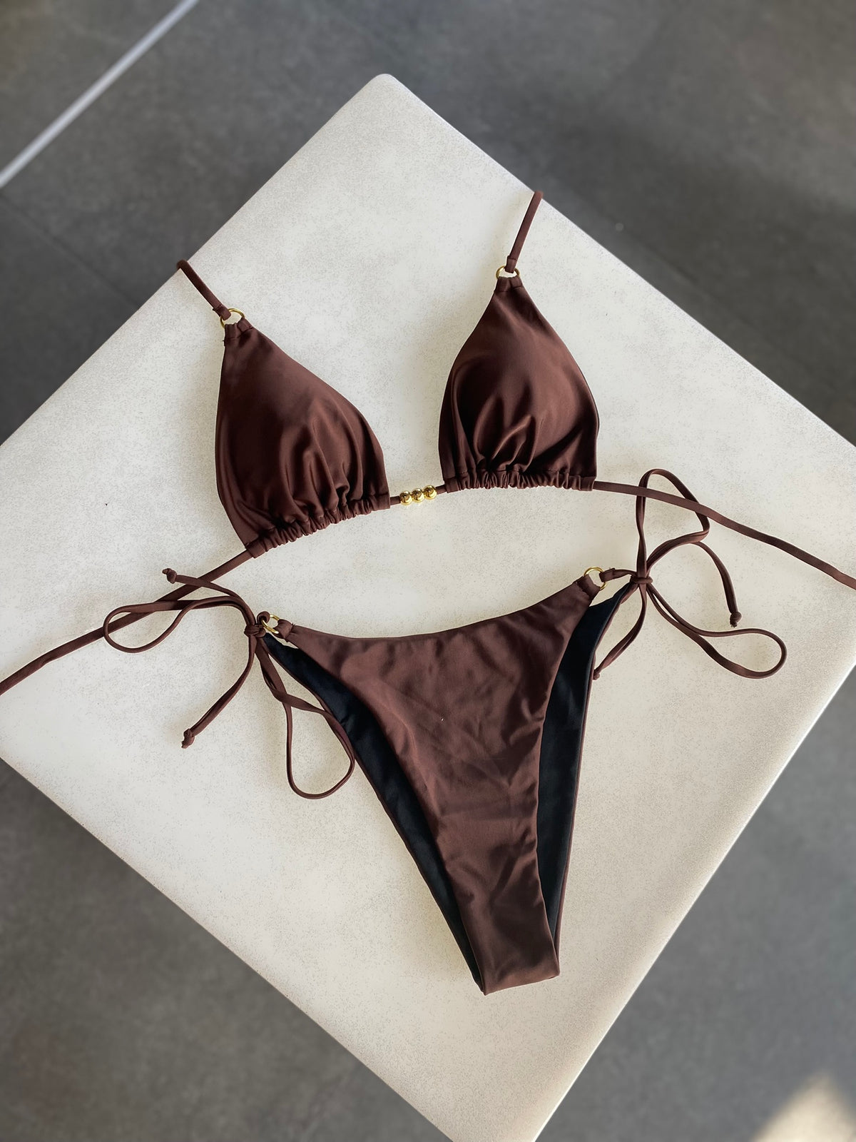 Bikini Goldie Babe Chocolate 3 piezas con Pareo