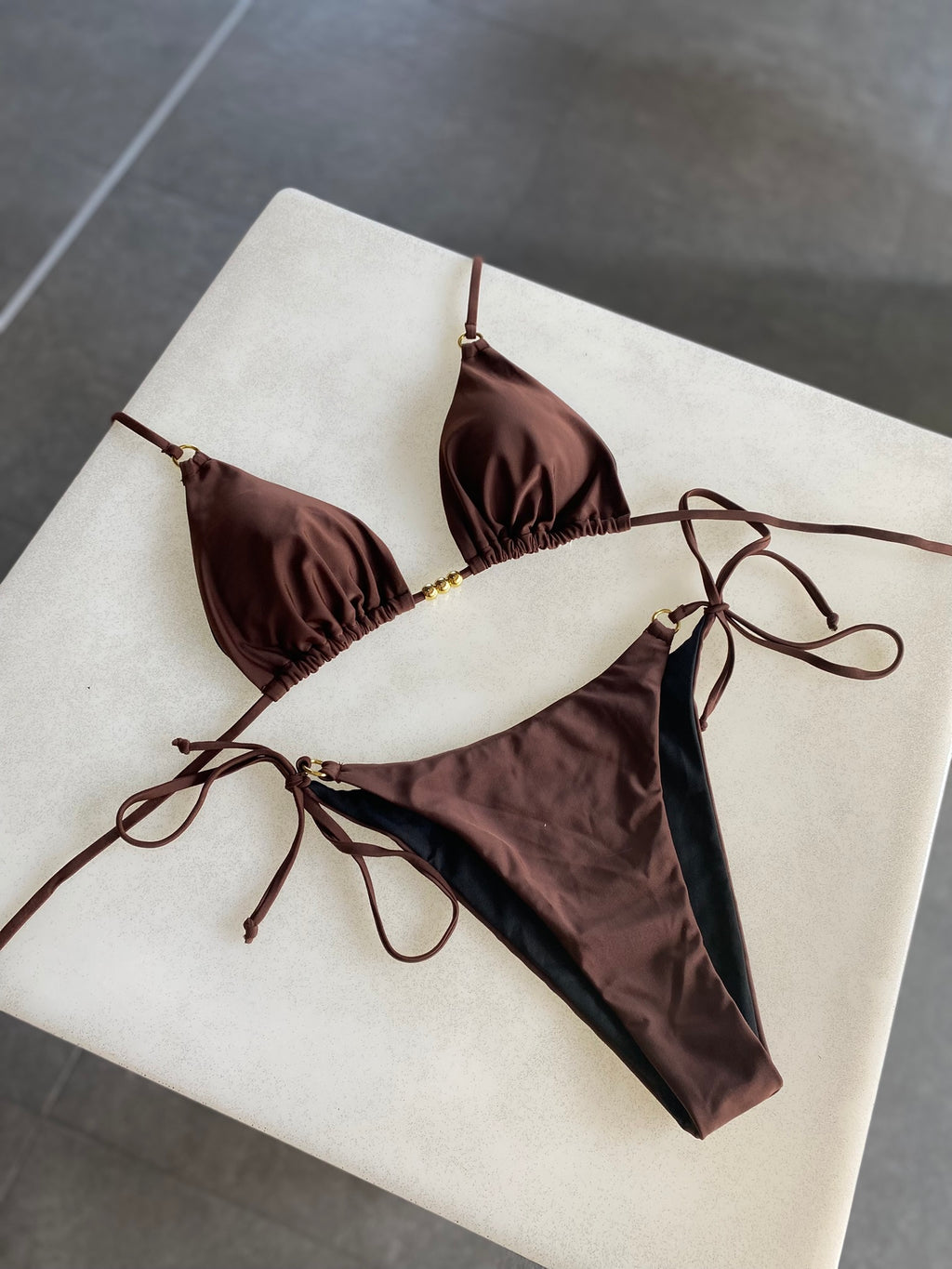 Bikini Goldie Babe Chocolate 3 piezas con Pareo