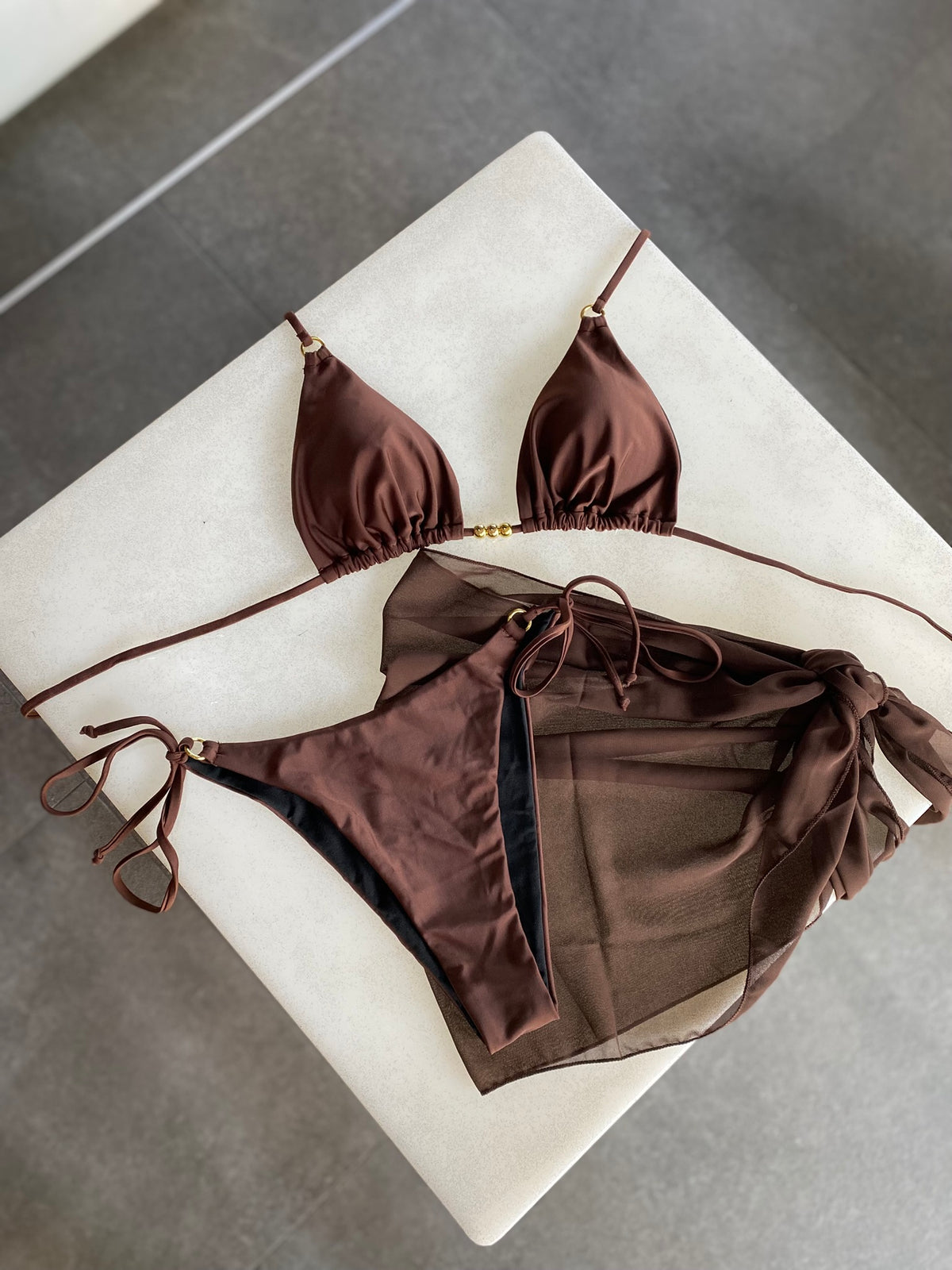 Bikini Goldie Babe Chocolate 3 piezas con Pareo