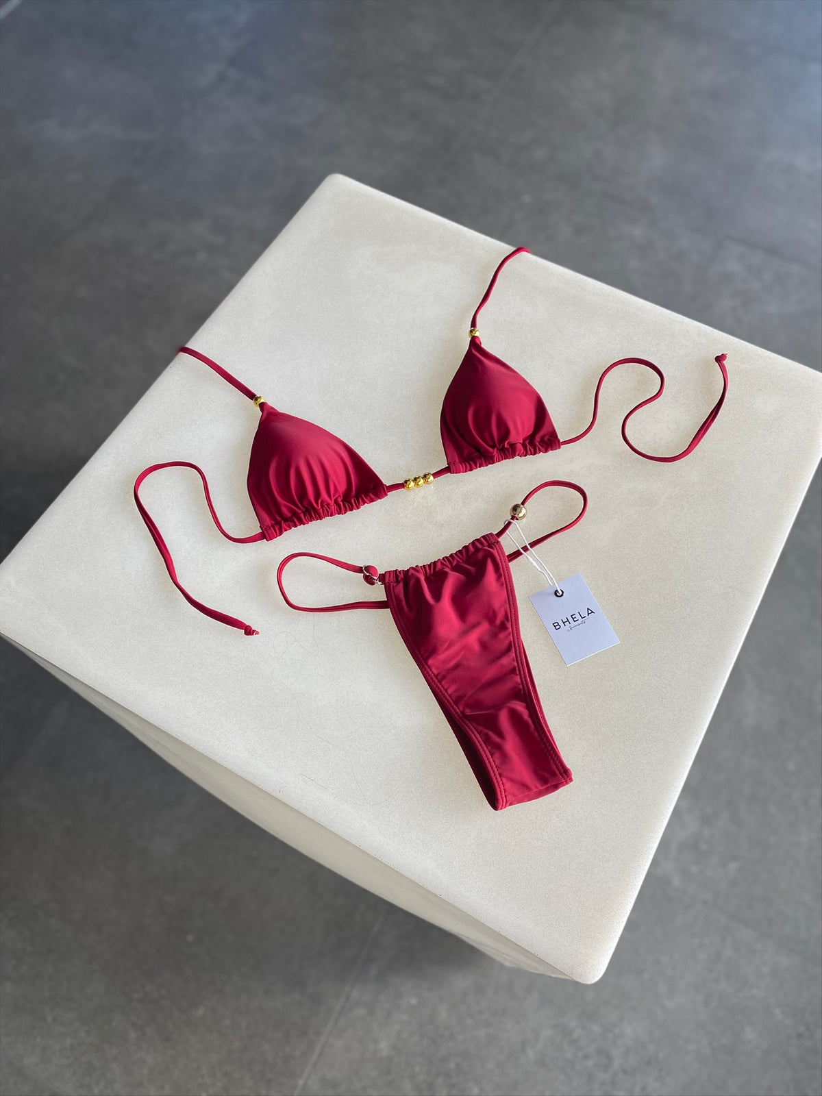 Bikini Goldie Babe Burdeo