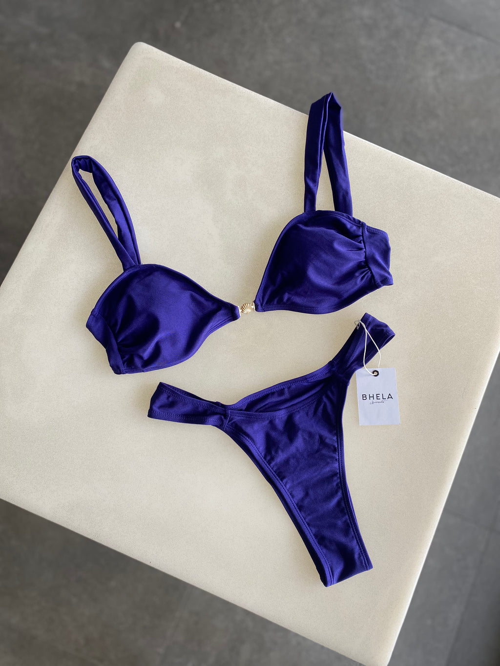 Bikini conchita de mar azul marino