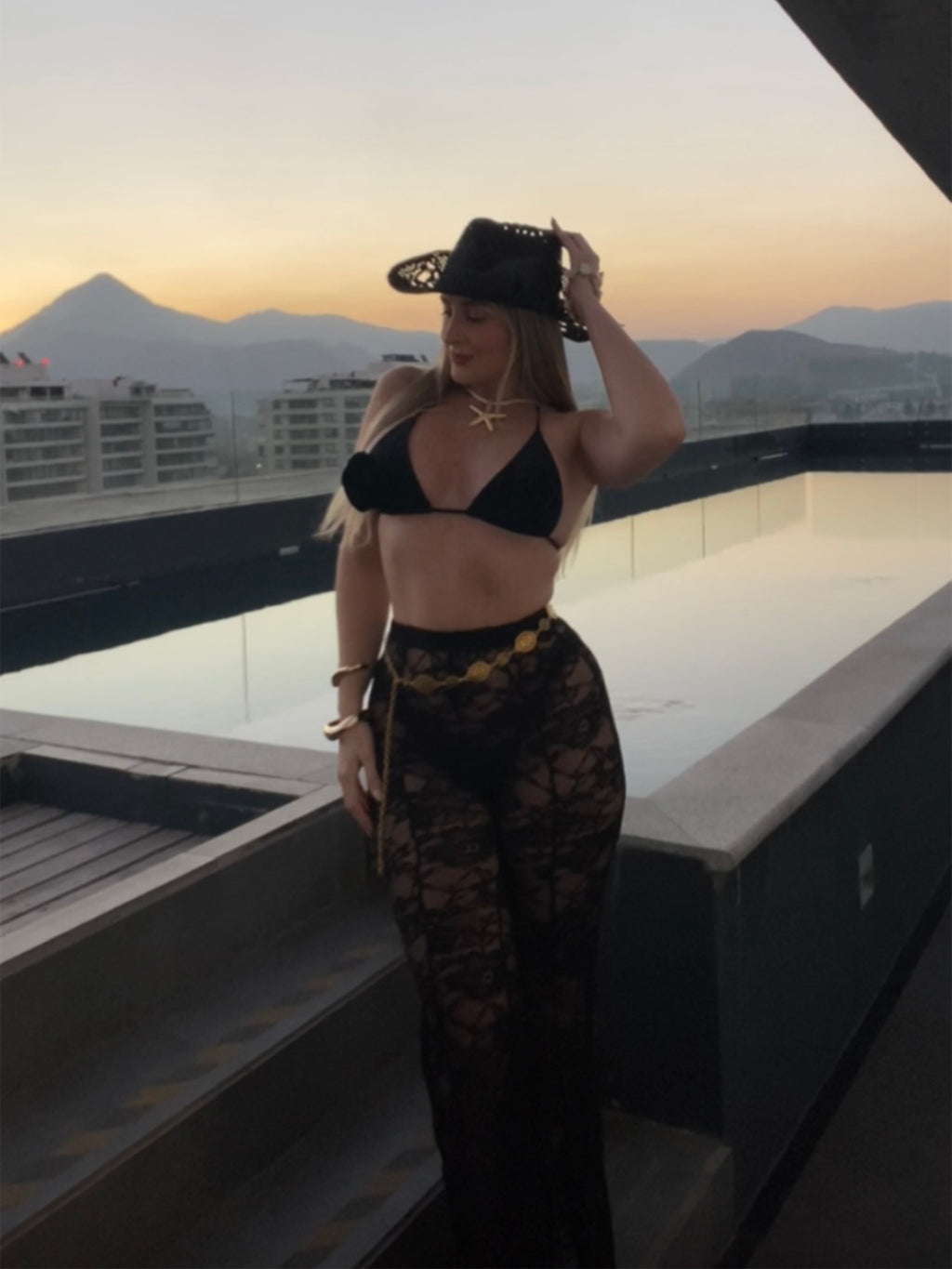 Pantalón de encaje negro